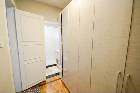 Apartamento para alugar com 103m², 3 quartos e sem vaga Apartamento para alugar com 103m², 3 quartos e sem vagaCloset da suíte