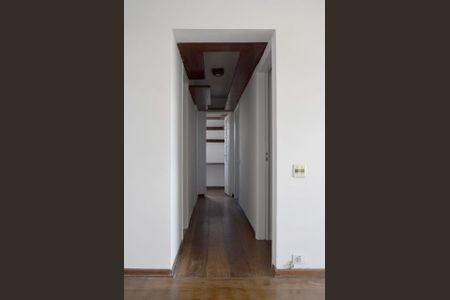 Apartamento à venda com 74m², 2 quartos e 2 vagasCorredor