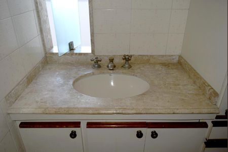 Apartamento à venda com 74m², 2 quartos e 2 vagasBanheiro