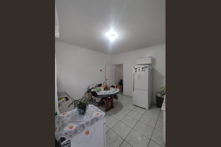 Casa à venda com 120m², 2 quartos e 2 vagasCozinha 