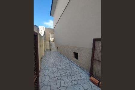 Casa à venda com 120m², 2 quartos e 2 vagasCorredor lateral