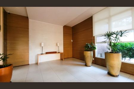 Apartamento à venda com 143m², 4 quartos e 3 vagas Apartamento à venda com 143m², 4 quartos e 3 vagasHall social