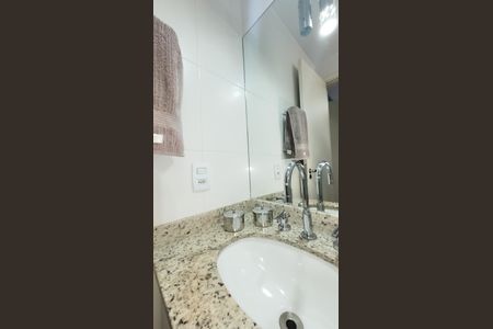 Apartamento à venda com 143m², 4 quartos e 3 vagas Apartamento à venda com 143m², 4 quartos e 3 vagasBanheiro da Suíte 2