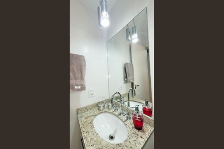 Apartamento à venda com 143m², 4 quartos e 3 vagas Apartamento à venda com 143m², 4 quartos e 3 vagasBanheiro da Suíte 2