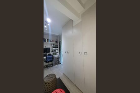 Apartamento à venda com 143m², 4 quartos e 3 vagas Apartamento à venda com 143m², 4 quartos e 3 vagasCloset Suíte 1