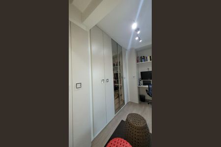 Apartamento à venda com 143m², 4 quartos e 3 vagas Apartamento à venda com 143m², 4 quartos e 3 vagasCloset Suíte 1
