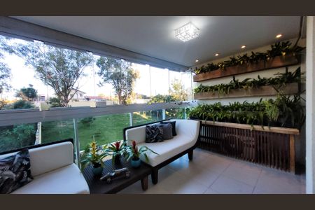 Apartamento à venda com 143m², 4 quartos e 3 vagas Apartamento à venda com 143m², 4 quartos e 3 vagasVaranda Sala de Jantar