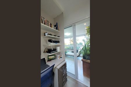 Apartamento à venda com 143m², 4 quartos e 3 vagas Apartamento à venda com 143m², 4 quartos e 3 vagasCloset Suíte 1