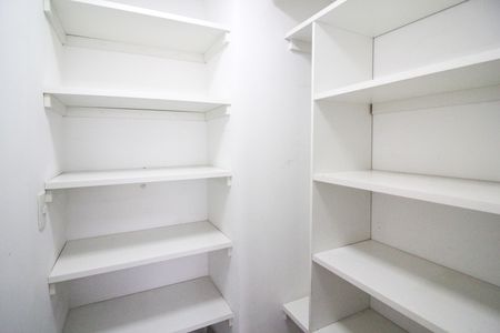 Apartamento à venda com 78m², 2 quartos e 1 vaga Apartamento à venda com 78m², 2 quartos e 1 vagaDespensa