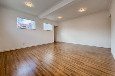 Casa para alugar com 300m², 5 quartos e 2 vagas Casa para alugar com 300m², 5 quartos e 2 vagasSala de TV - 1º Piso