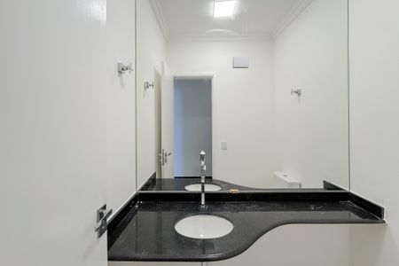 Casa para alugar com 300m², 5 quartos e 2 vagas Casa para alugar com 300m², 5 quartos e 2 vagasLavabo