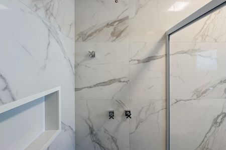 Casa para alugar com 300m², 5 quartos e 2 vagas Casa para alugar com 300m², 5 quartos e 2 vagasBanheiro da Suíte 1