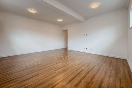 Casa para alugar com 300m², 5 quartos e 2 vagas Casa para alugar com 300m², 5 quartos e 2 vagasSala de TV - 1º Piso