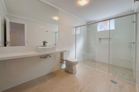 Casa para alugar com 300m², 5 quartos e 2 vagas Casa para alugar com 300m², 5 quartos e 2 vagasBanheiro da Suíte Master