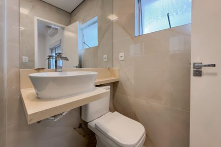 Casa para alugar com 300m², 5 quartos e 2 vagas Casa para alugar com 300m², 5 quartos e 2 vagasBanheiro da Suíte 2