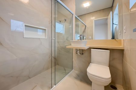 Casa para alugar com 300m², 5 quartos e 2 vagas Casa para alugar com 300m², 5 quartos e 2 vagasBanheiro da Suíte 2