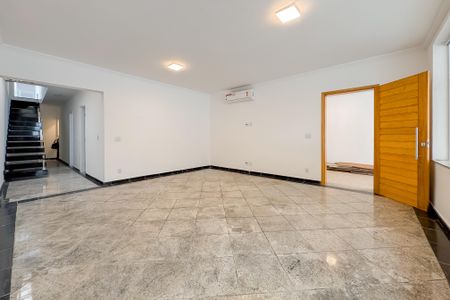 Casa para alugar com 300m², 5 quartos e 2 vagas Casa para alugar com 300m², 5 quartos e 2 vagasSala