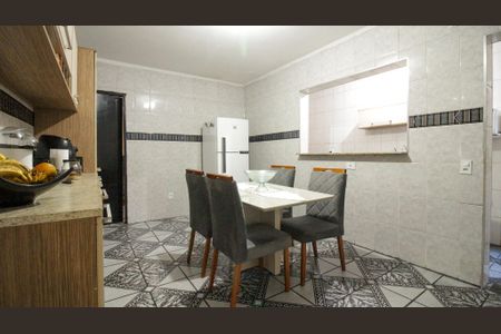 Casa à venda com 125m², 2 quartos e 2 vagas Casa à venda com 125m², 2 quartos e 2 vagasCozinha