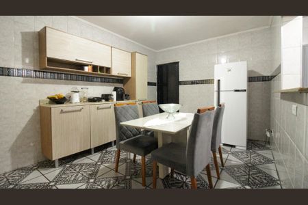 Casa à venda com 125m², 2 quartos e 2 vagas Casa à venda com 125m², 2 quartos e 2 vagasCozinha