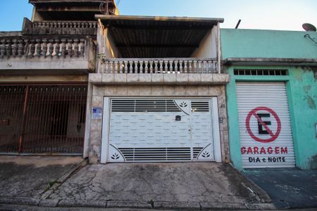 Casa à venda com 125m², 2 quartos e 2 vagas Casa à venda com 125m², 2 quartos e 2 vagasFachada