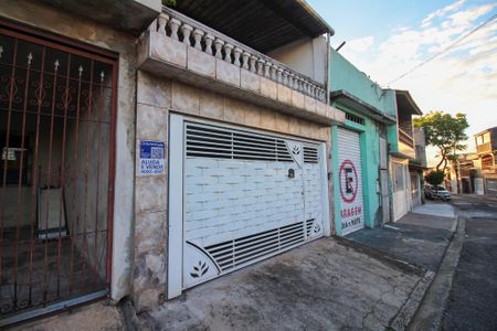 Casa à venda com 125m², 2 quartos e 2 vagas Casa à venda com 125m², 2 quartos e 2 vagasFachada