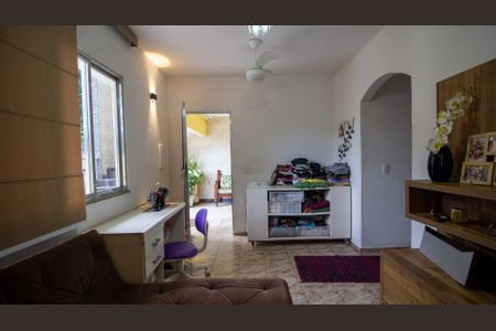 Casa à venda com 1100m², 6 quartos e 15 vagasSala