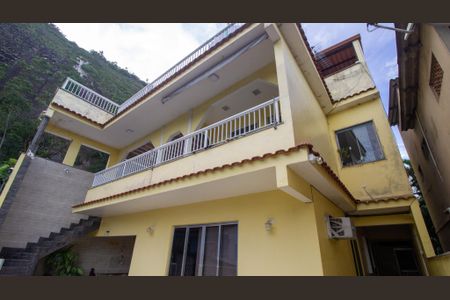 Casa à venda com 1100m², 6 quartos e 15 vagasQuintal