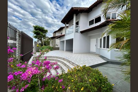 Casa para alugar com 320m², 5 quartos e 3 vagasÁrea externa