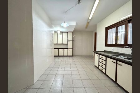 Casa para alugar com 320m², 5 quartos e 3 vagasCozinha 