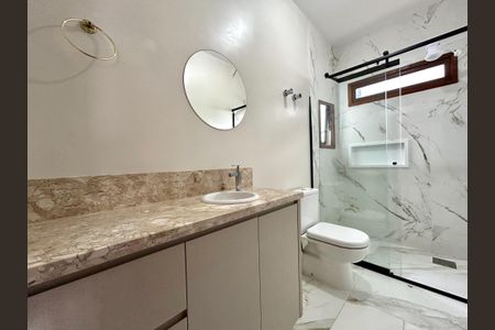 Casa para alugar com 320m², 5 quartos e 3 vagasBanheiro social 