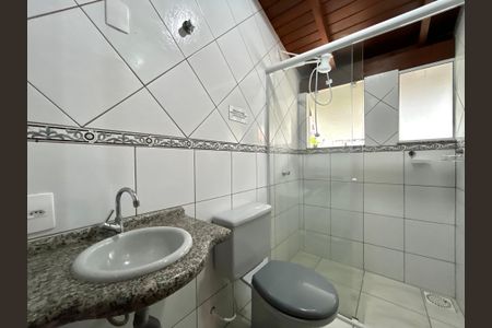 Casa para alugar com 320m², 5 quartos e 3 vagasBanheiro área de serviço 