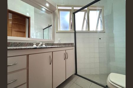 Casa para alugar com 320m², 5 quartos e 3 vagasBanheiro suíte 1