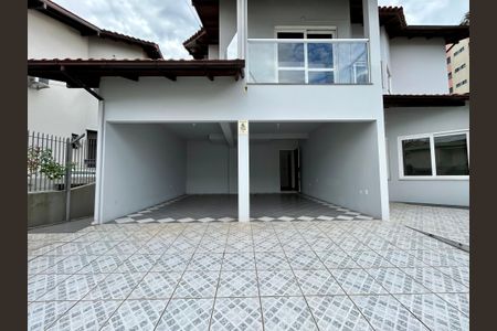 Casa para alugar com 320m², 5 quartos e 3 vagasGaragem