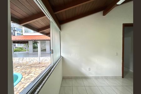 Casa para alugar com 320m², 5 quartos e 3 vagasQuarto área de serviço 
