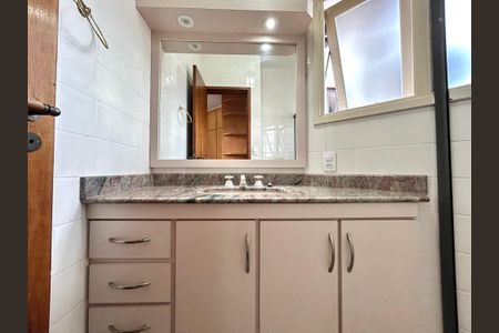 Casa para alugar com 320m², 5 quartos e 3 vagasBanheiro suíte 1