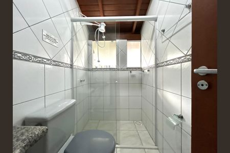 Casa para alugar com 320m², 5 quartos e 3 vagasBanheiro área de serviço 