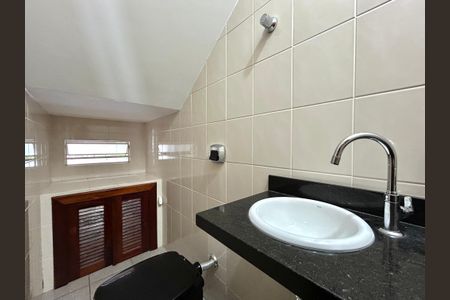 Casa para alugar com 320m², 5 quartos e 3 vagasLavabo 