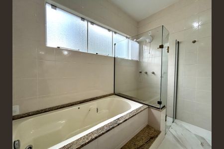 Casa para alugar com 320m², 5 quartos e 3 vagasBanheiro Suíte 2