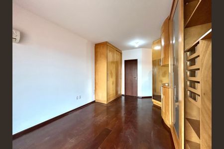 Casa para alugar com 320m², 5 quartos e 3 vagasSuíte 2