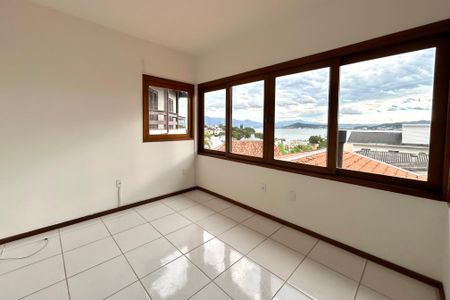 Sala 1 de casa para alugar com 5 quartos, 320m² em Bom Abrigo, Florianópolis