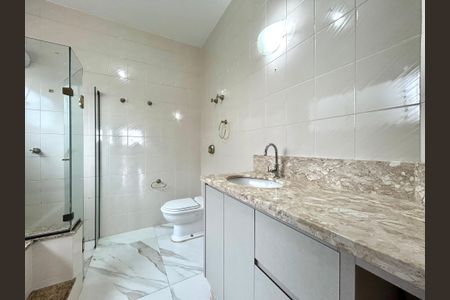 Casa para alugar com 320m², 5 quartos e 3 vagasBanheiro Suíte 2