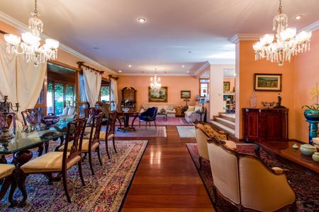 Casa à venda com 735m², 4 quartos e 6 vagasSala