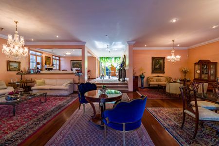 Casa à venda com 735m², 4 quartos e 6 vagasSala