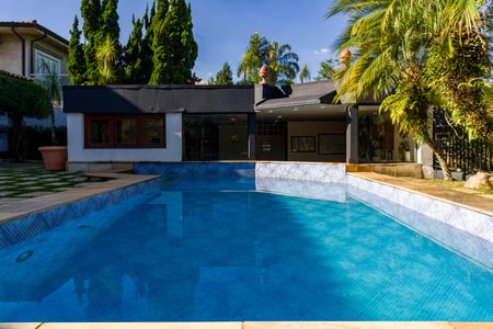 Casa à venda com 735m², 4 quartos e 6 vagasÁrea Externa