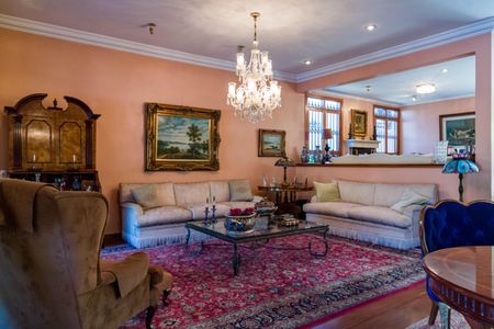 Casa à venda com 735m², 4 quartos e 6 vagasSala