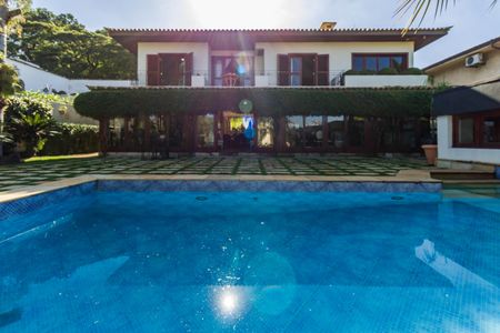 Casa à venda com 735m², 4 quartos e 6 vagasÁrea Externa