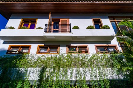 Casa à venda com 735m², 4 quartos e 6 vagasFachada