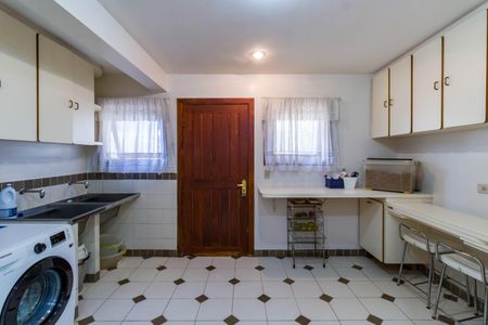 Casa à venda com 735m², 4 quartos e 6 vagasÁrea de Serviço