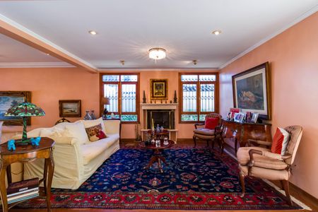 Casa à venda com 735m², 4 quartos e 6 vagasSala