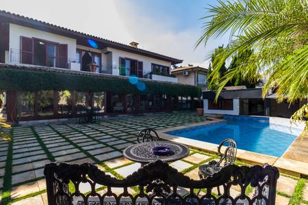 Casa à venda com 735m², 4 quartos e 6 vagasÁrea Externa